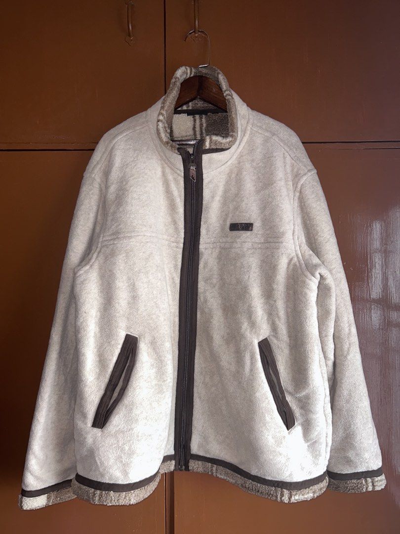 Vintage First Down Down Jacket / Puffer (Category: Coats, Jackets and Outerwear) located in Pandi. Submitted by demmyyy (Listing ID 1462723404, Image 2). Description: • Authentic First Down • Vintage piece • Down-filled • Good overall condition • Zipper still functional Issues: * Chipping/peeling on the leather detail around the zipper * Wear/chipping on the front First Down tag * Please see photos for actual condition.