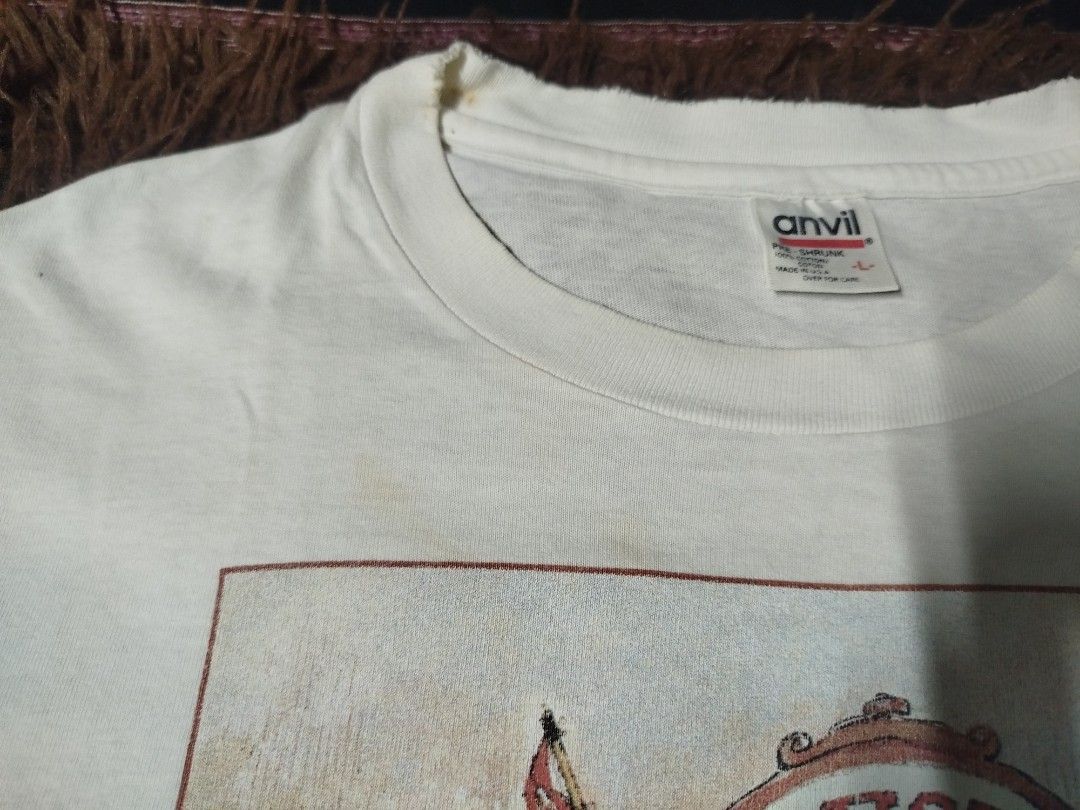 Vintage Gary Patterson Art Shirt (Category: Tshirts & Polo Shirts ) located in San Juan City. Submitted by reddvelasquez4298 (Listing ID 1462689576, Image 3). Description: Vintage Gary Patterson Art Shirt Size Large 21 Width 29 Length Good Condition Issues yellow/rust stains, tattered neckline. Check photos. 😊 550 pesos PM.