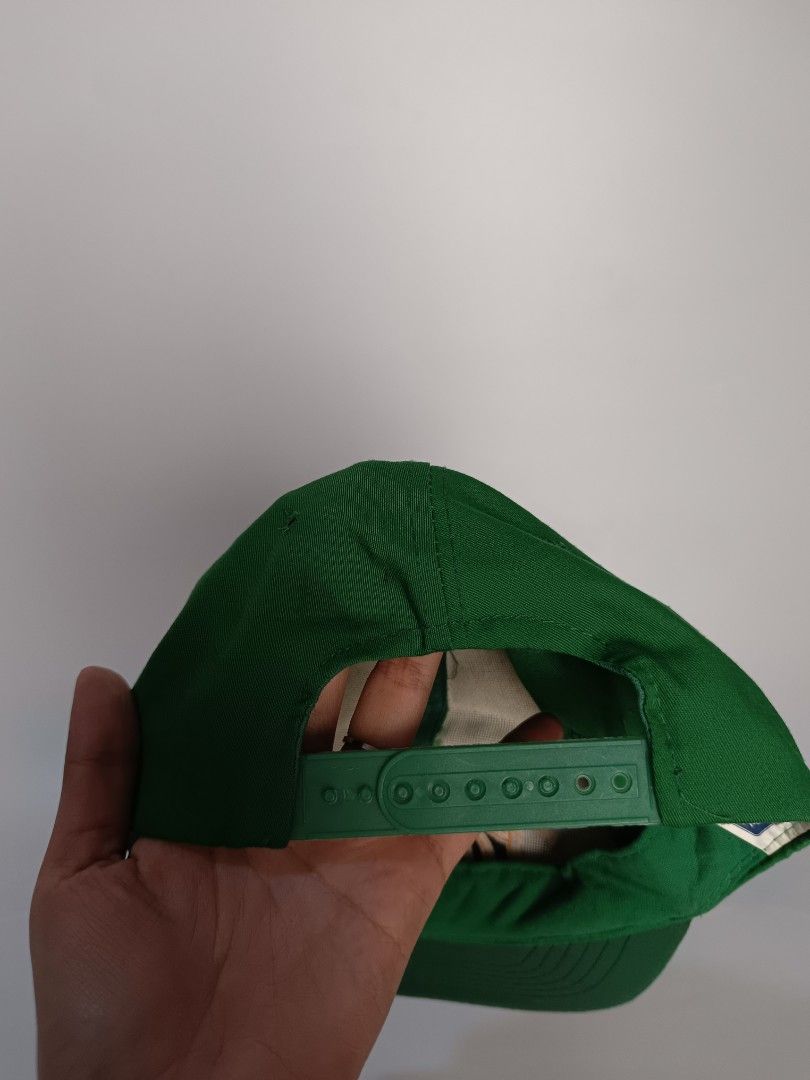 Vintage Green Bay Packers (Category: Caps & Hats) located in Tacloban City. Submitted by agnescthrifted98 (Listing ID 1462779470, Image 2). Description: no issue.