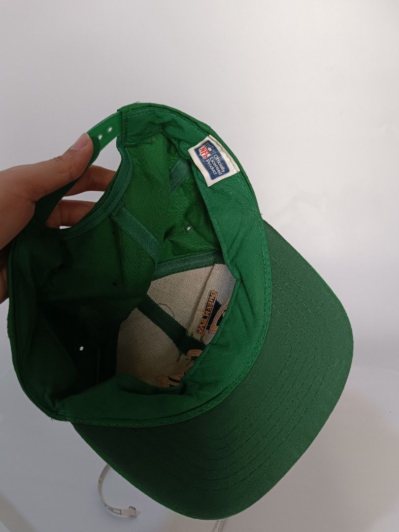 Vintage Green Bay Packers (Category: Caps & Hats) located in Tacloban City. Submitted by agnescthrifted98 (Listing ID 1462779470, Image 3). Description: no issue.