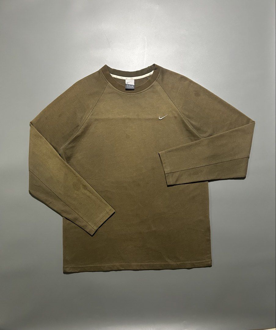 Vintage Olive Brown Nike Crewneck Sweater (Category: Coats, Jackets and Outerwear) located in Manila. Submitted by tnt_wrldwide (Listing ID 1462872425, Image 1). Description: .
