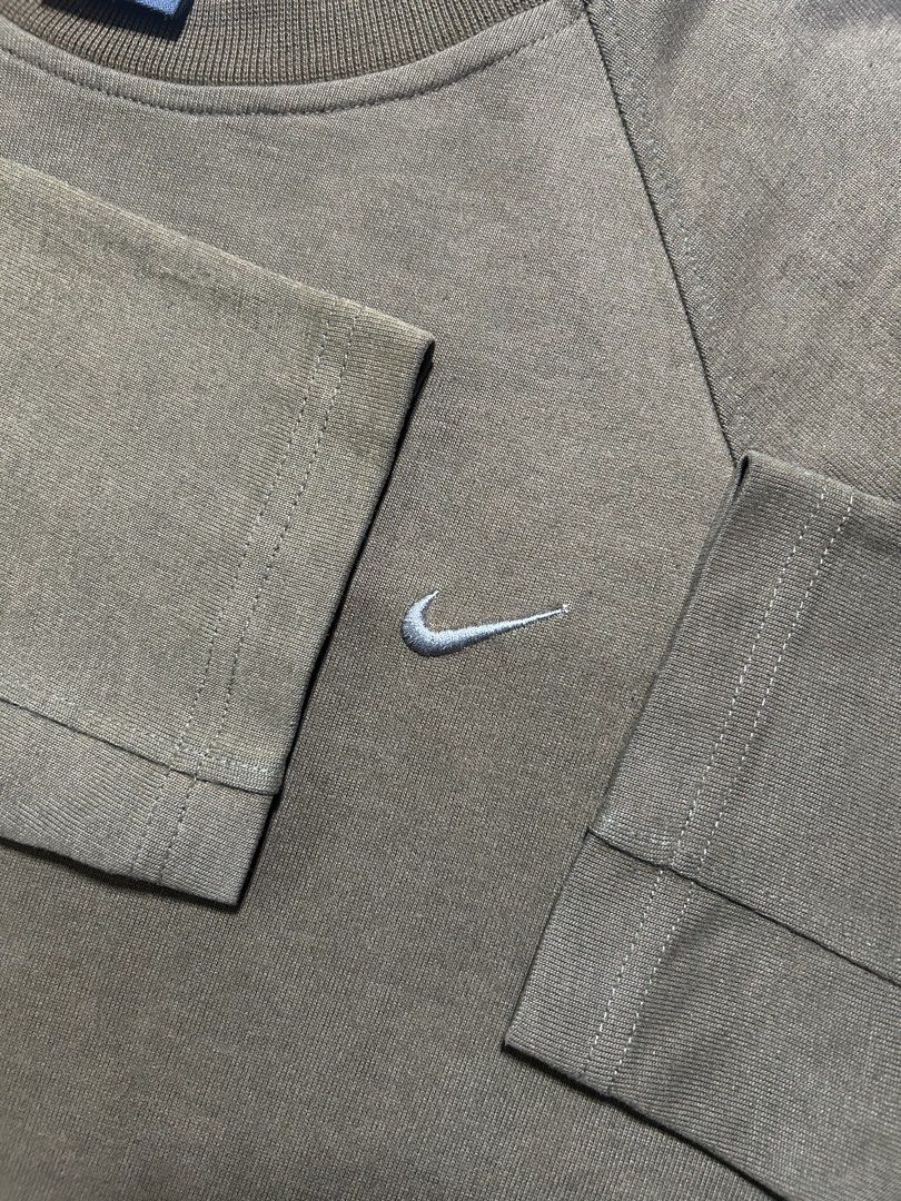 Vintage Olive Brown Nike Crewneck Sweater (Category: Coats, Jackets and Outerwear) located in Manila. Submitted by tnt_wrldwide (Listing ID 1462872425, Image 2). Description: .