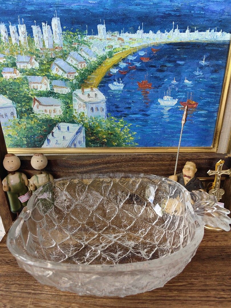 vintage pressed glass pineapple serving bowl (Category: Vases & Decorative Bowls) located in Calamba. Submitted by princesspauliney. (Listing ID 1462737496, Image 2). Description: popular piece of kitsch glassware primarily manufactured during the 1960s and 1970s. Pineapple serving bowl.