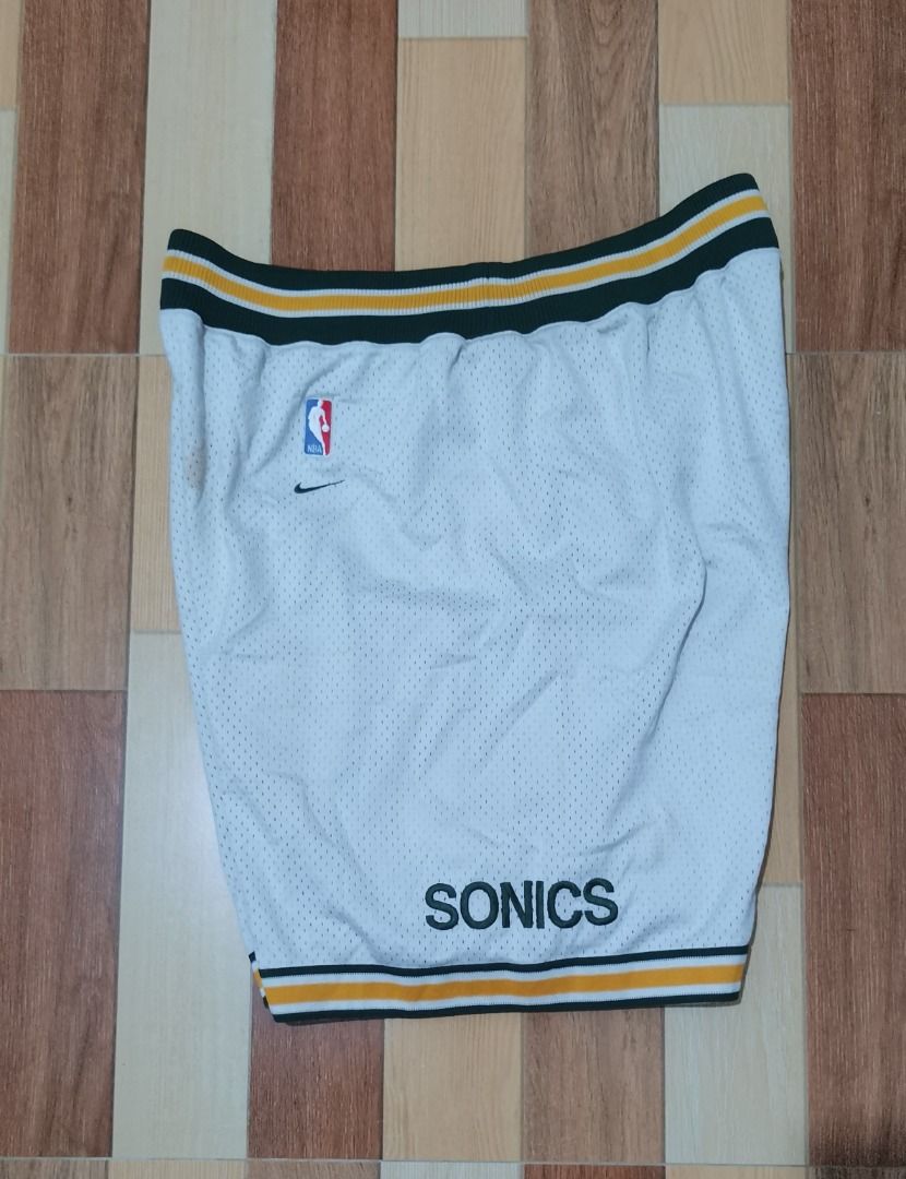 Vintage Seattle Sonics X nike Shorts (Category: Shorts) located in Camalig. Submitted by eldernace276984 (Listing ID 1462704162, Image 1). Description: 40 to 49 xl to 3xl.