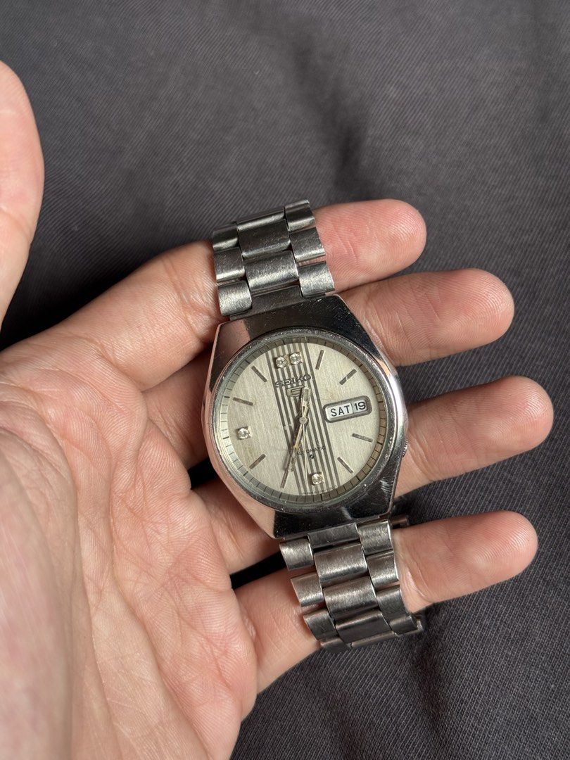 Vintage Seiko 5 Day-Date Silver (Category: Men's Watches) located in Manila. Submitted by vtg.nat (Listing ID 1462734072, Image 3). Description: Vintage Seiko 5 Day-Date Silver • Ref. 6309-720B • Automatic Movement • Case size 37mm • Fits 7.5–8 inch wrist • Silver textured dial • Vintage condition, with signs of age/use Vintage/pre-owned item. Please manage expectations regarding age, wear, and condition. Sold as-is, as shown in the photos. .