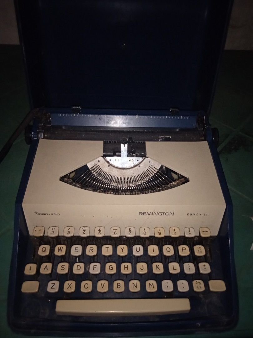 vintage typewritter (Category: Printers, Scanners & Copiers) located in Angeles City. Submitted by rjay28superman (Listing ID 1462867393, Image 1). Description: P2500 po each P4500 po sa dalawang vintage typewritter pwede rin po meet up sakali malapit lang.