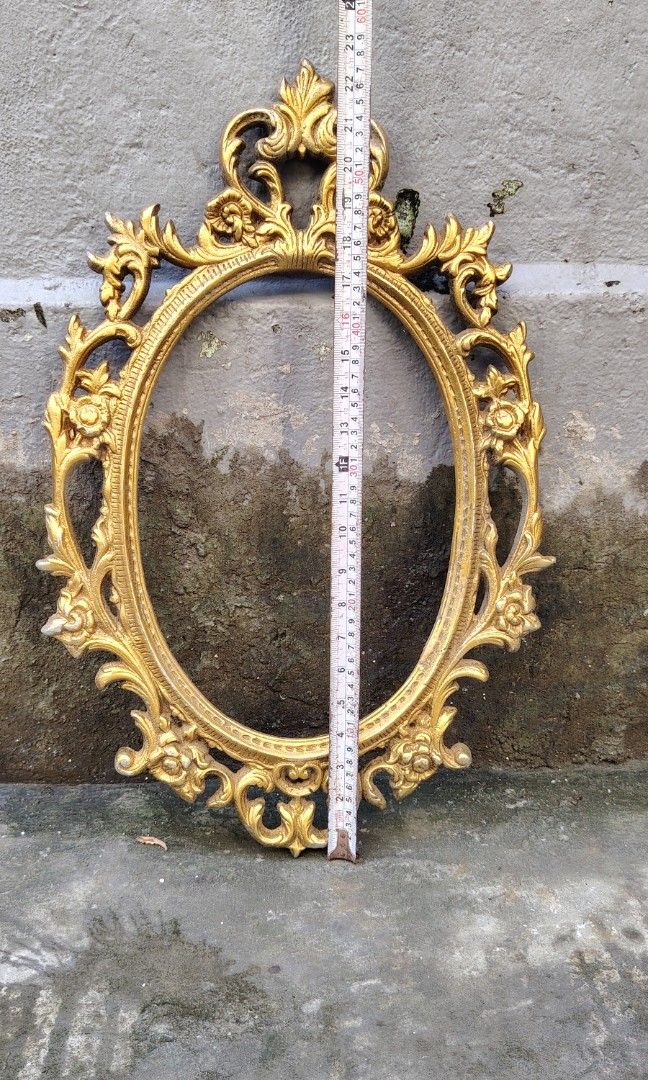 Vintage victorian frame (Category: Frames & Pictures) located in Caloocan City. Submitted by zenmountain-d8b1c0 (Listing ID 1462687034, Image 3). Description: Cod.