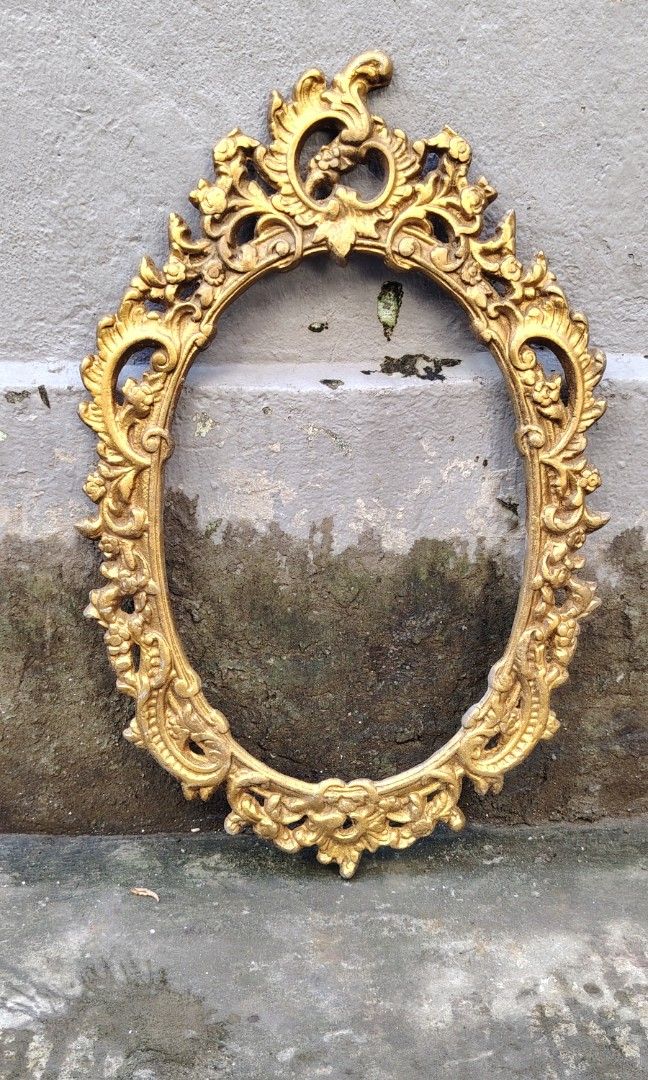 Vintage victorian frame mirror (Category: Mirrors) located in Caloocan City. Submitted by zenmountain-d8b1c0 (Listing ID 1462687221, Image 1). Description: Cod.