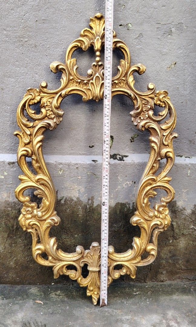 Vintage victorian frame mirror big size (Category: Mirrors) located in Caloocan City. Submitted by zenmountain-d8b1c0 (Listing ID 1462687276, Image 2). Description: Cod.