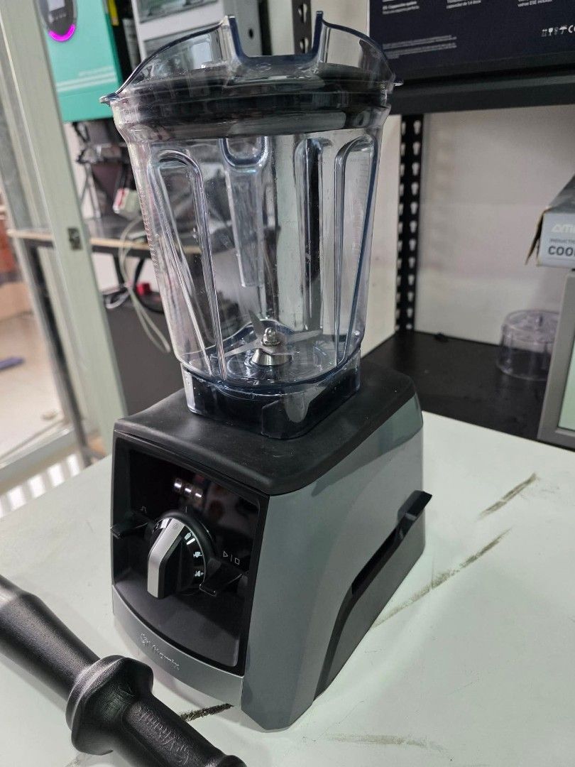 VITAMIX A2500i (Category: Juicers, Blenders & Grinders) located in Bulacan. Submitted by iamvanillapeach (Listing ID 1462755831, Image 2). Description: Vitamix a2500i slighty used 9/10 Only issue replacement lid may nabibili online. 17,500 only.