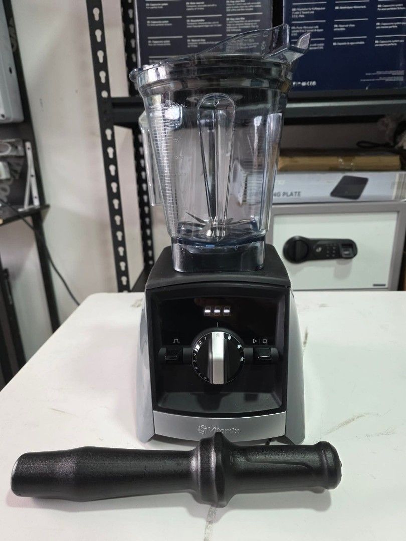VITAMIX A2500i (Category: Juicers, Blenders & Grinders) located in Bulacan. Submitted by iamvanillapeach (Listing ID 1462755831, Image 1). Description: Vitamix a2500i slighty used 9/10 Only issue replacement lid may nabibili online. 17,500 only.