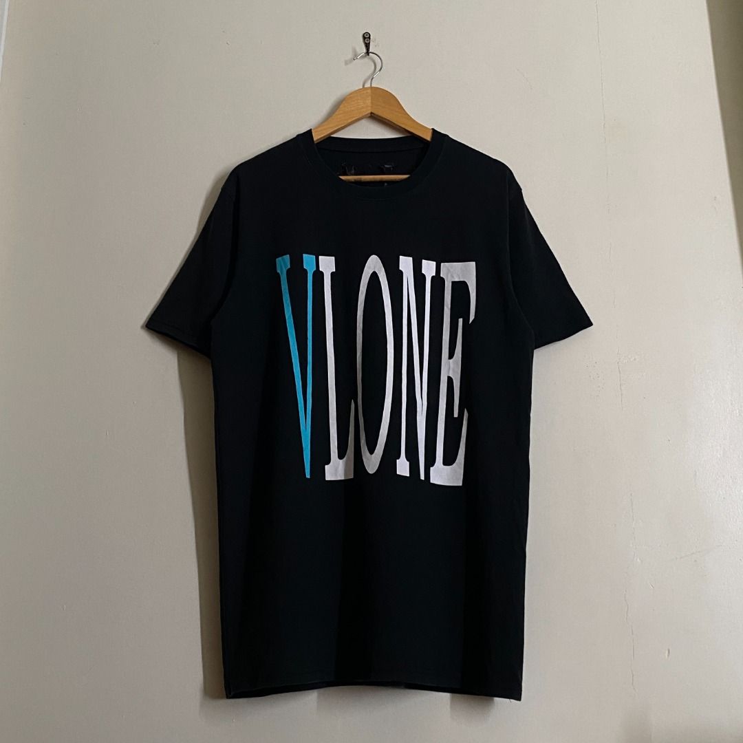 Vlone Staple Scribble Tee (Category: Tshirts & Polo Shirts ) located in Rizal. Submitted by van.b (Listing ID 1462780216, Image 2). Description: Vlone Staple Scribble Tee 32” x 22” (L) ₱349 + shipping fee Heavy, beefy neckline Issue(s): Minimal hairlines Color Rate: 9.5 We are not affiliated or associated with any of the brands featured. All trademarks and copyrights belong to their respective owners. .