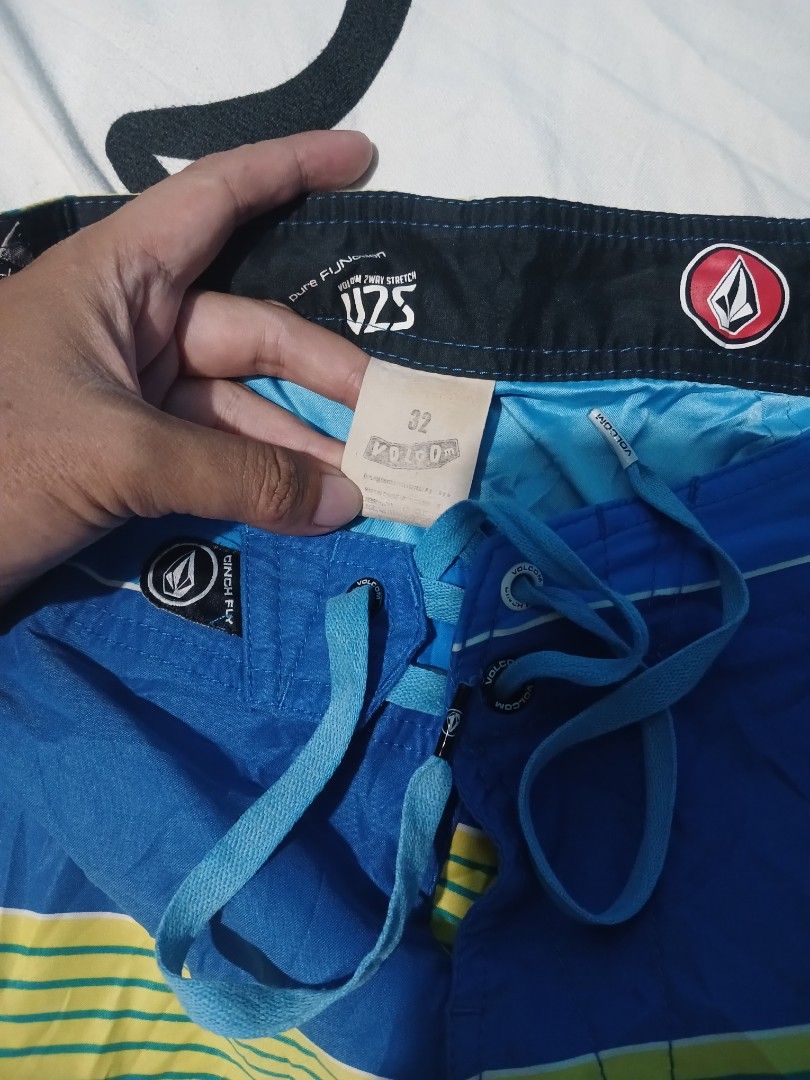 🔥Volcom🔥 (Category: Shorts) located in Cadiz. Submitted by jcthrifting (Listing ID 1462816222, Image 3). Description: 🔥Volcom🔥 Boardshort🩳 packable into mini pouch 19L×31-33W excellent no issue 📩.