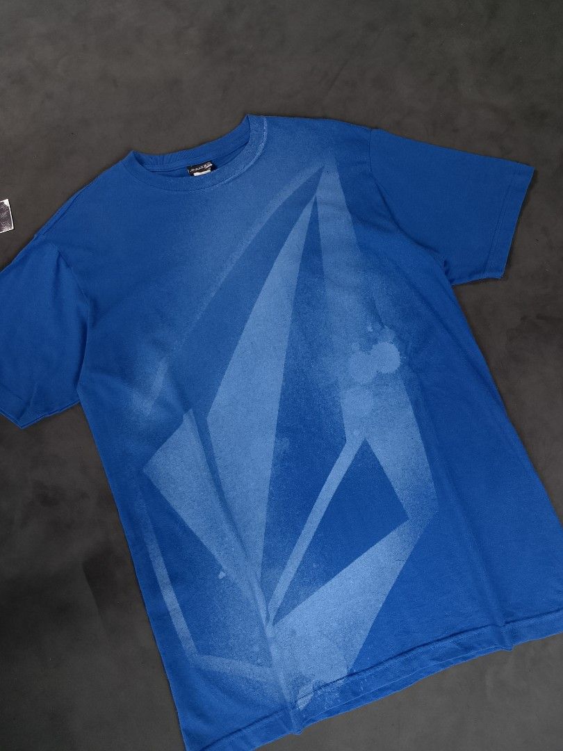 Volcom big logo design (Category: Tshirts & Polo Shirts ) located in Magsaysay. Submitted by every.w3ar (Listing ID 1462880530, Image 2). Description: check each photo for more details no issue ❌.