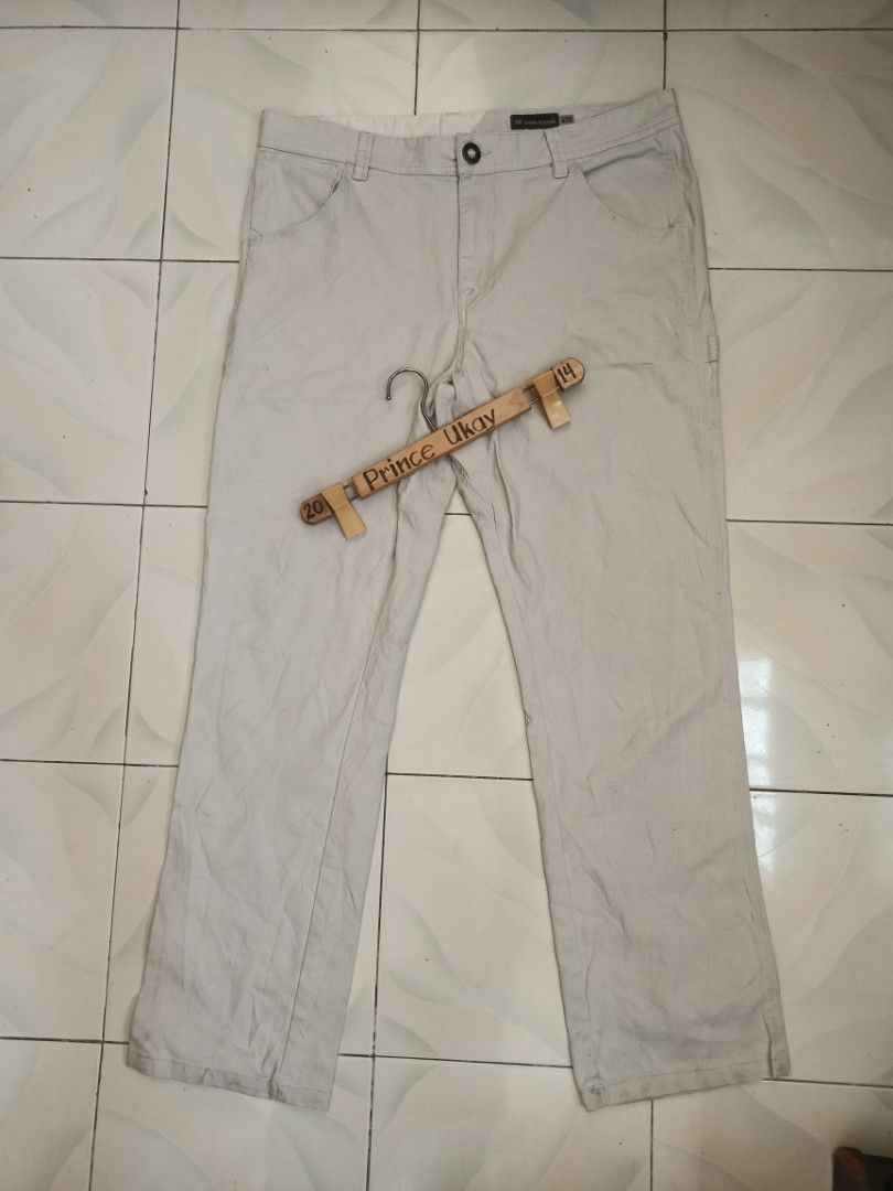 VOLCOM stone Carpenter pants (Category: Jeans) located in Lipa City. Submitted by rextumambingmagnaye6306 (Listing ID 1462749331, Image 1). Description: VOLCOM STONE CARPENTER PANTS SIZE 38 WAIST-20 INCHES TAPE MEASURE LENGTH-44 INCHES LEG OPENING-9.5 INCHES EXCELLENT CONDITION 1,250 PLUS SF LIPA CITY BATANGAS CAN DO SHIPPING NATIONWIDE VIA J&T EXPRESS NO COP/COD.