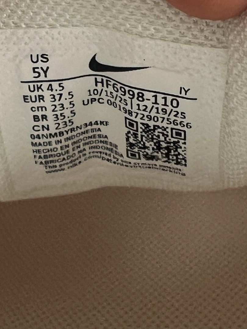 Vomero 5 (Category: Sneakers) located in Bacolod City. Submitted by shinggot1981 (Listing ID 1462719325, Image 2). Description: Authentic Vomero 5 Brandnew Size EU 37.5 (runs small)- can fit size 6.5 phil size.