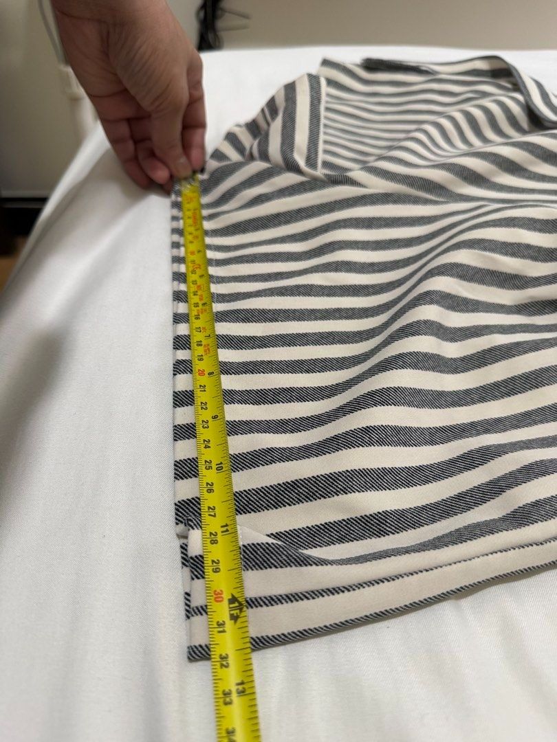 W Pull & Bear stripes paper bag shorts with belt 01907 (Category: Shorts) located in Paranaque City. Submitted by kkattspreloved2 (Listing ID 1462829408, Image 2). Description: Small on tag Waist stretchy upto 15” ❗️Items are already washed and ready to wear ❗️Mixed of personal preloved items and personal handpicked ❗️Limit your Expectations based on the price of the items that you are buying ❗️Reservation for paid items only ❗️Payment first basi