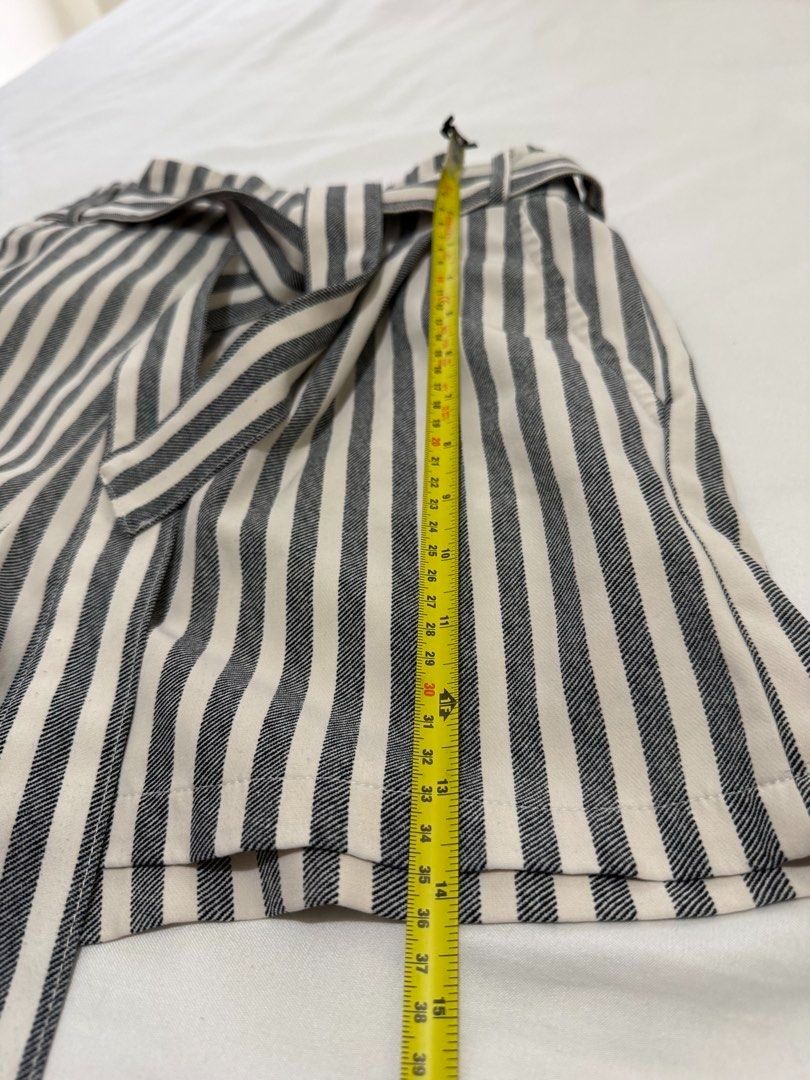 W Pull & Bear stripes paper bag shorts with belt 01907 (Category: Shorts) located in Paranaque City. Submitted by kkattspreloved2 (Listing ID 1462829408, Image 3). Description: Small on tag Waist stretchy upto 15” ❗️Items are already washed and ready to wear ❗️Mixed of personal preloved items and personal handpicked ❗️Limit your Expectations based on the price of the items that you are buying ❗️Reservation for paid items only ❗️Payment first basi
