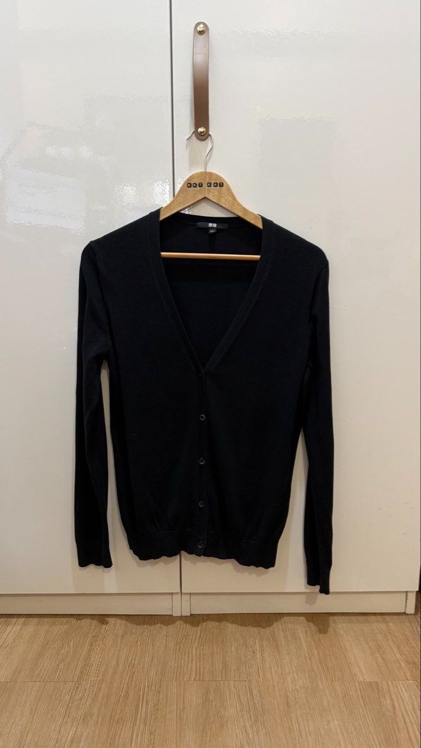 W Uniqlo cardigan 01910 (Category: Longsleeves) located in Paranaque City. Submitted by kkattspreloved2 (Listing ID 1462828049, Image 3). Description: Large on tag Signs of usage ❗️Items are already washed and ready to wear ❗️Mixed of personal preloved items and personal handpicked ❗️Limit your Expectations based on the price of the items that you are buying ❗️Reservation for paid items only ❗️Payment first basis no to COD ❗️No sh0pee check out ❗