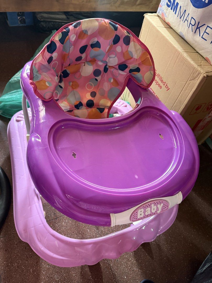 Walker (Category: Infant Playtime) located in Imus. Submitted by mysticstar_f121de (Listing ID 1461412327, Image 3). Description: Never nagamit ayaw sakyan ni baby For baby girl.