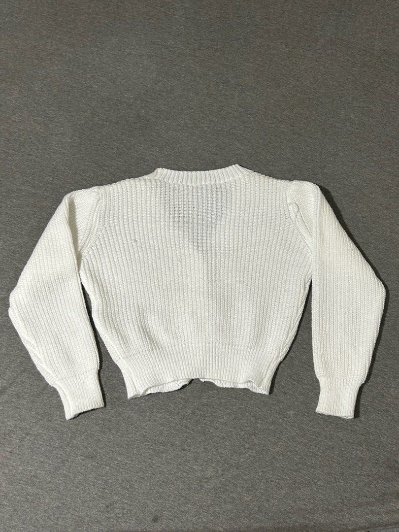Washable Knit Long Sleeve Cardigan (Category: Longsleeves) located in Pasig City. Submitted by dkthrift__ (Listing ID 1462809413, Image 2). Description: Details Body length back: 16 3/4 in Shoulder width (seam to seam): 13 1/2 in Body width: 15 1/4 in Sleeve length (center back): 21 3/4 in Payment method: GCash Delivery method (SHOULDERED BY BUYER): Lalamove or J&T.