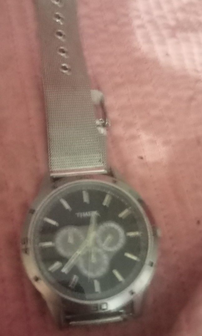 Watches set (Category: Jewelry) located in Paranaque City. Submitted by dimaguilaa94969 (Listing ID 1462806587, Image 2). Description: take all timex , swatch , fossil.