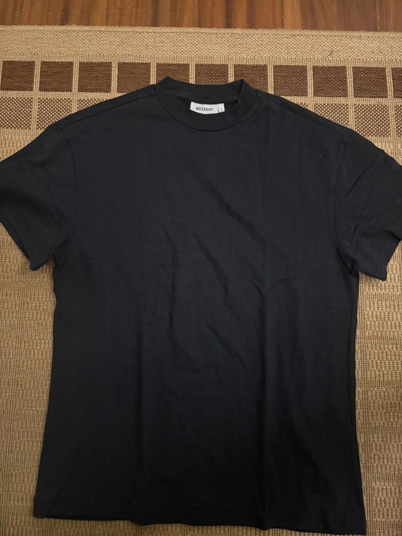 Weekday Black T-shirt (Category: Tshirts & Polo Shirts ) located in Paranaque City. Submitted by max_bully014 (Listing ID 1462864048, Image 2). Description: - Brand: Weekday - Color: Black - Origin: Made in Turkey - Style: Basic, versatile t-shirt - Ideal for: Everyday wear, easy to pair with any outfit.