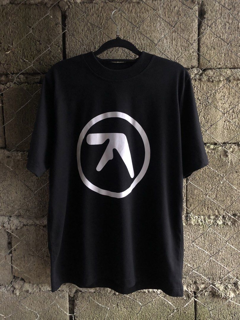 White Aphex Twin Logo (Category: Tshirts & Polo Shirts ) located in San Jose. Submitted by mightycloud-7dc0 (Listing ID 1462789261, Image 1). Description: - Iconic Aphex Twin logo t-shirt - Color: Black with white print - Style: Classic crew neck, short sleeves - Quality: Good print quality, comfortable fit - Condition: Shows minimal signs of wear - Perfect for electronic music fans.