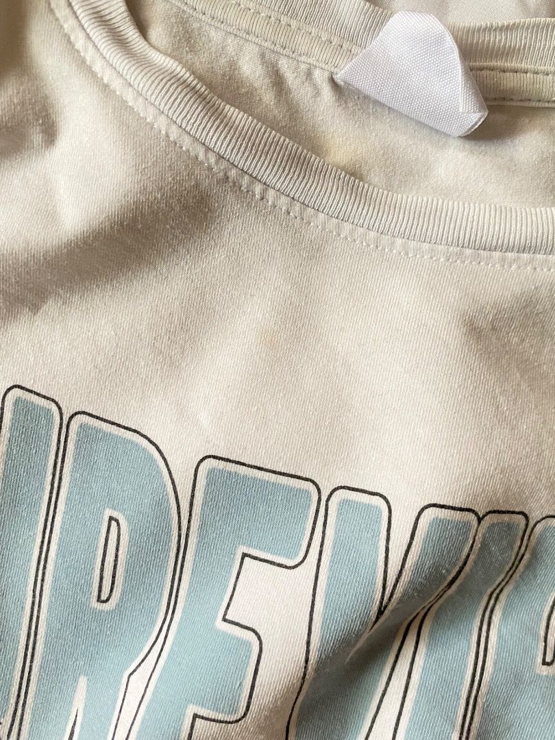White Crop Top with 'Side Vibes' Graphic (Category: Shirts) located in Laoag. Submitted by shop.kawes (Listing ID 1462687909, Image 2). Description: - White cropped t-shirt - Features a blue 'Side Vibes' graphic - 'Palm Trees Forever' and 'Superstar Est. 1992' detailing #y2k #babytee.