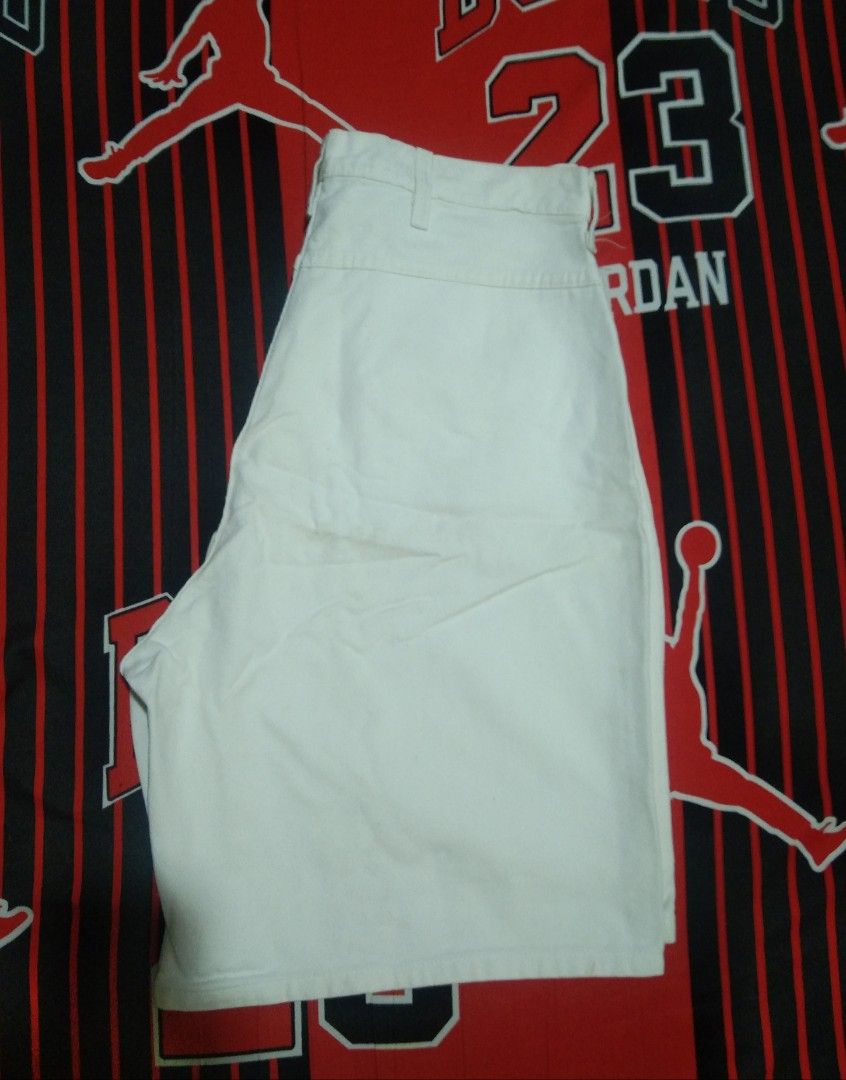 White Denim Shorts (Category: Shorts) located in Quezon City. Submitted by aljonbermu25659 (Listing ID 1462738859, Image 2). Description: - Classic white denim shorts - Five-pocket styling - Button and zip fly closure - Small embroidered logo detail on right pocket - Ideal for everyday casual wear - Comfortable fit.