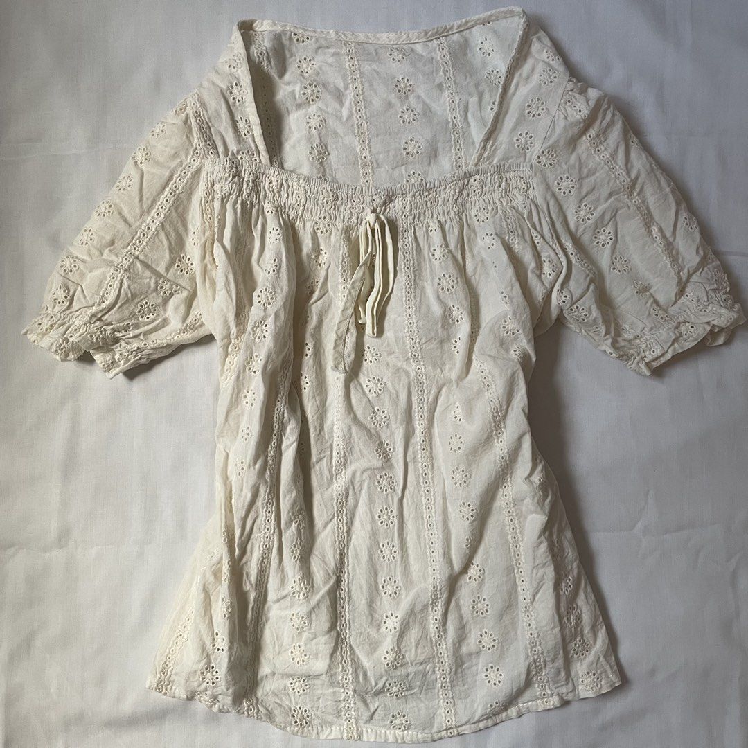 White Eyelet Square Neck Puff Sleeve Top (Category: Blouses) located in Manila. Submitted by bamz.col (Listing ID 1462702613, Image 1). Description: • small - medium • washed (ready to wear) • flaws: none • condition: 10/10 mop: gcash mod: J&T 𐙚˚࿔ no to joy miners | no deleting comments | no cancellations | don’t mine if you cannot pay on time..