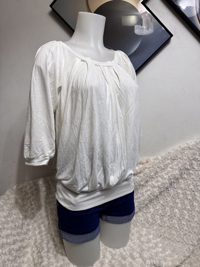 White Gathered Neck 3/4 Sleeve Top (Category: Blouses) located in Marikina City. Submitted by lorradel (Listing ID 1462720329, Image 2). Description: - fits M-L - Casual white top - Gathered neckline detail - Three-quarter sleeves with elastic cuffs - Relaxed fit with a cinched hem - Easy to style with shorts or jeans - Comfortable fabric for everyday wear - Perfect for a laid-back look - MAY HAVE some washable stains (hindi maiiwasan) needs wash