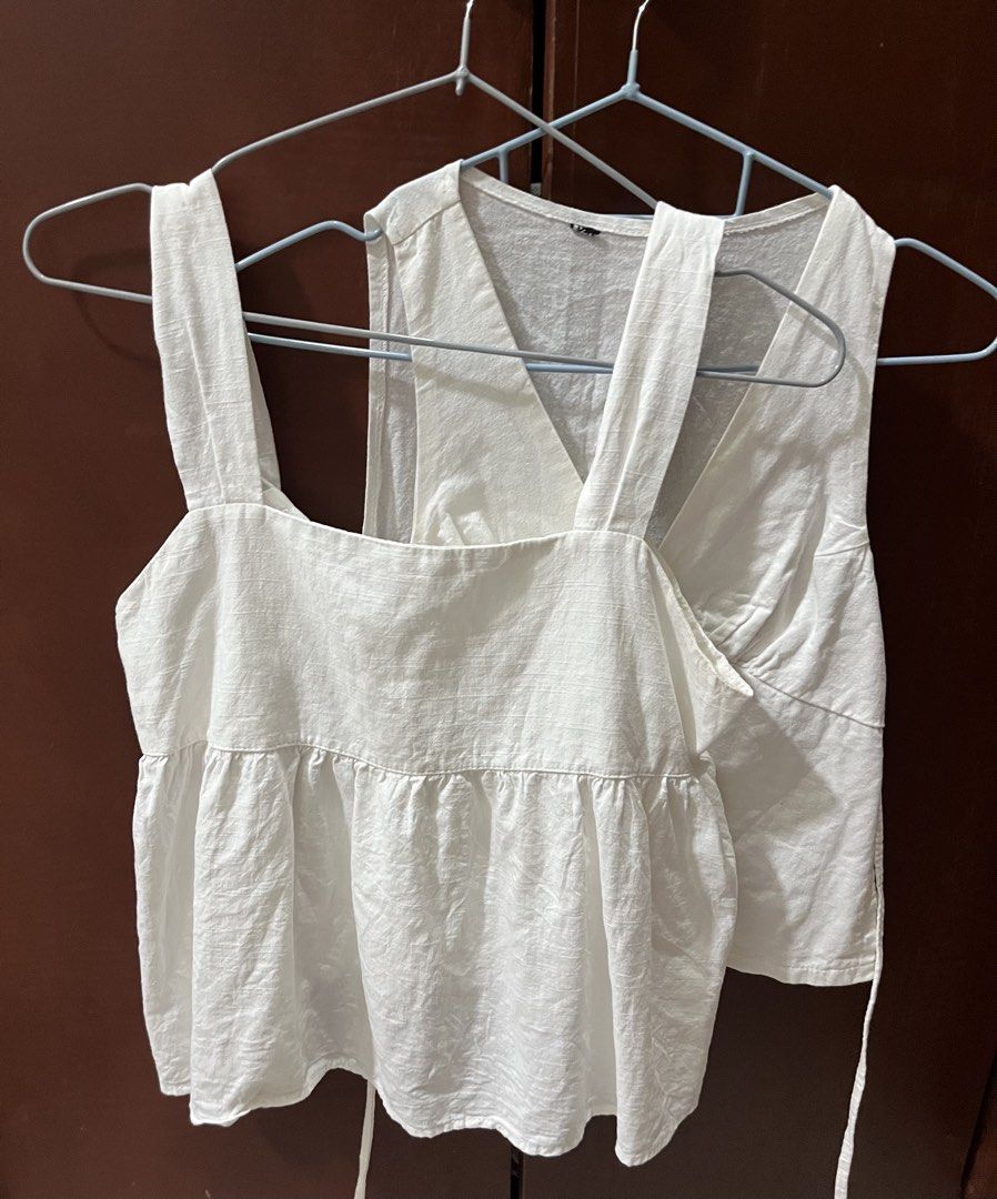 white linen tops (Category: Sleeveless) located in Cebu City. Submitted by sarstar1818 (Listing ID 1462880315, Image 1). Description: - can be tied at the back.