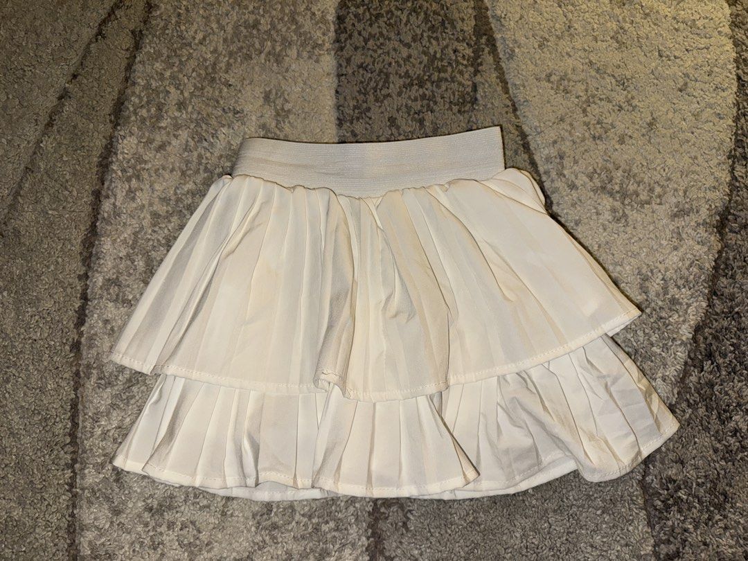 White Pleated Skirt (Category: Skirts) located in Cebu City. Submitted by cholinesterase (Listing ID 1462866672, Image 1). Description: .
