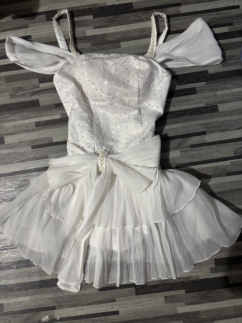 White Puff Sleeve Ruffle Dress (Category: Dresses) located in Caloocan City. Submitted by niki.niki. (Listing ID 1462816494, Image 3). Description: - Cute white dress - Puff sleeves - Ruffled skirt - Pearl button-up front - Peter Pan collar - Ideal for parties and special occasions - Looks adorable!.