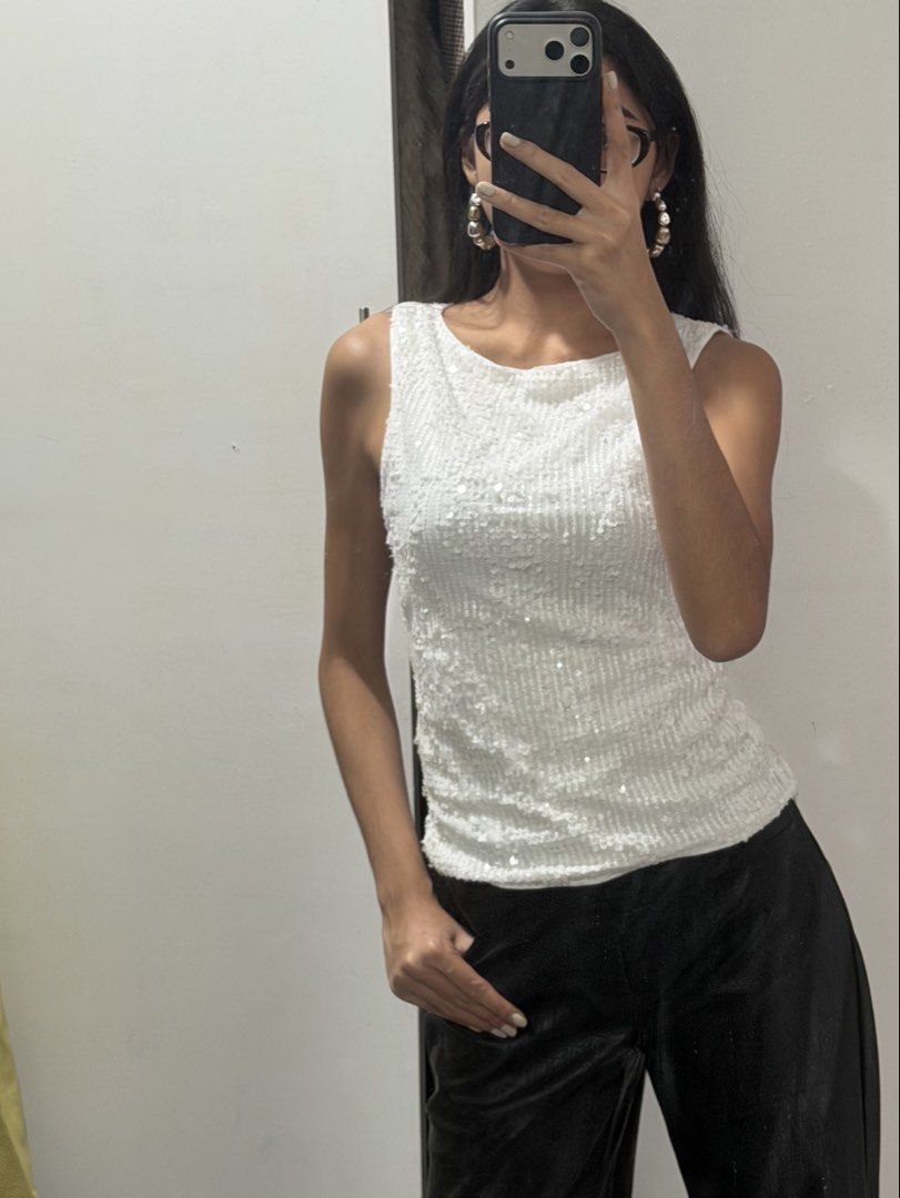 White Sequin Sleeveless Tank Top (Category: Sleeveless) located in Pasig City. Submitted by miss_abuelita (Listing ID 1462780353, Image 1). Description: - White sequin tank top - Sleeveless with scoop neckline - All-over sequins on front and back - Fitted style - Versatile: dress up or down - Pairs well with jeans, skirts, or black pants.