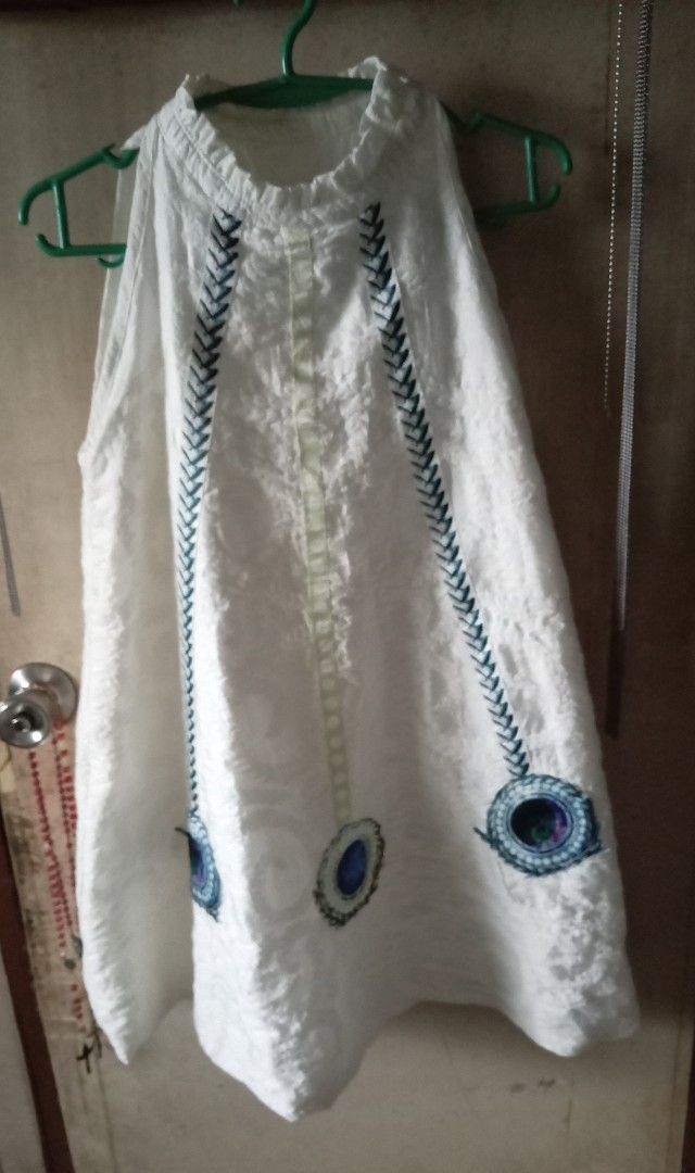 White Sleeveless Embroidered Top with High Neck (Category: Sleeveless) located in Quezon City. Submitted by chacha30.s (Listing ID 1462773716, Image 1). Description: - White sleeveless top - High neckline - Unique blue and green embroidery on the front - Textured fabric for added interest - Versatile for layering or wearing alone - Ideal for casual outings . Text me at 09277152134 . Buy na po kayo/Offer lang po kayooo.. . Bili na po/Bili na po ka