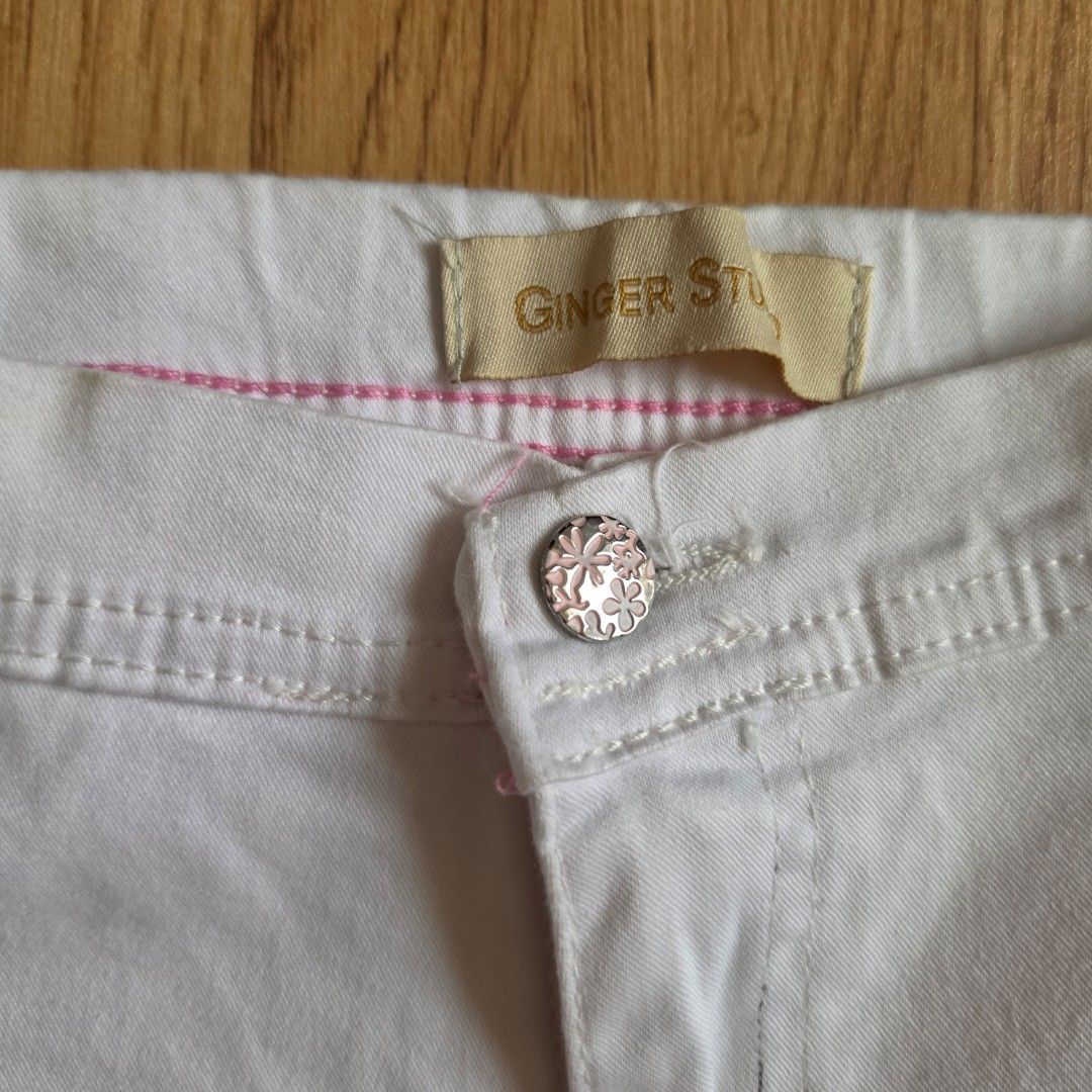white stretchy jeans for girls (Category: Babies & Kids Fashion) located in Cebu City. Submitted by myflee_shop (Listing ID 1462682089, Image 2). Description: white stretchy jeans for girls can fit 4yrs old 150 only.
