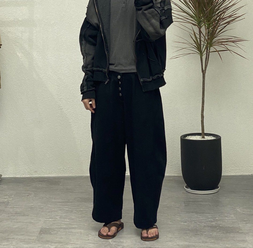 Wide Leg Pants in Black (Category: Jeans) located in Maria Aurora. Submitted by raydett.kelly (Listing ID 1462786473, Image 1). Description: ASTEURREAL (Vietnamese Brand) (Vietnam Men) (Vietnam Clothes) Size Small Small Dimensions Waist:28 inches Length: 38 inches .