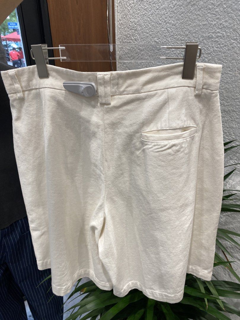 Wide Leg Pleated Kaki Shorts (Category: Shorts) located in Maria Aurora. Submitted by raydett.kelly (Listing ID 1462784036, Image 3). Description: ASTEURREAL (Vietnamese Brand) Size Medium Medium Dimensions Waist: 32 inches Length: 21 inches .