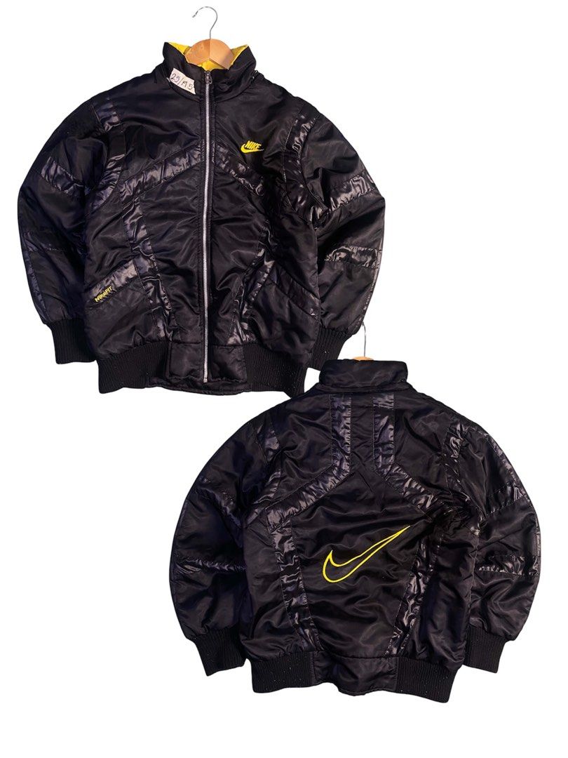 Windbreaker nike (Category: Hoodies) located in Davao. Submitted by lil.thriftjhayy (Listing ID 1462820299, Image 1). Description: Size small semi puffer.