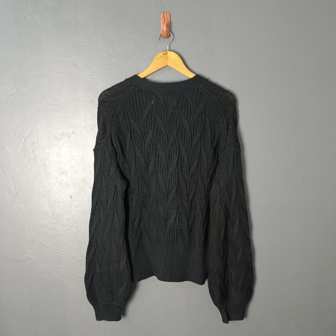 Women's - Calvin Klein (Category: Coats, Jackets and Outerwear) located in Bacolod City. Submitted by drop.ph (Listing ID 1462821226, Image 3). Description: Calvin Klein - Cable Knit Cardigan Authentic *Size L - 21.5x24 *Excellent *No flaws *Price: 1,200php *Add SF if outside Bacolod City.