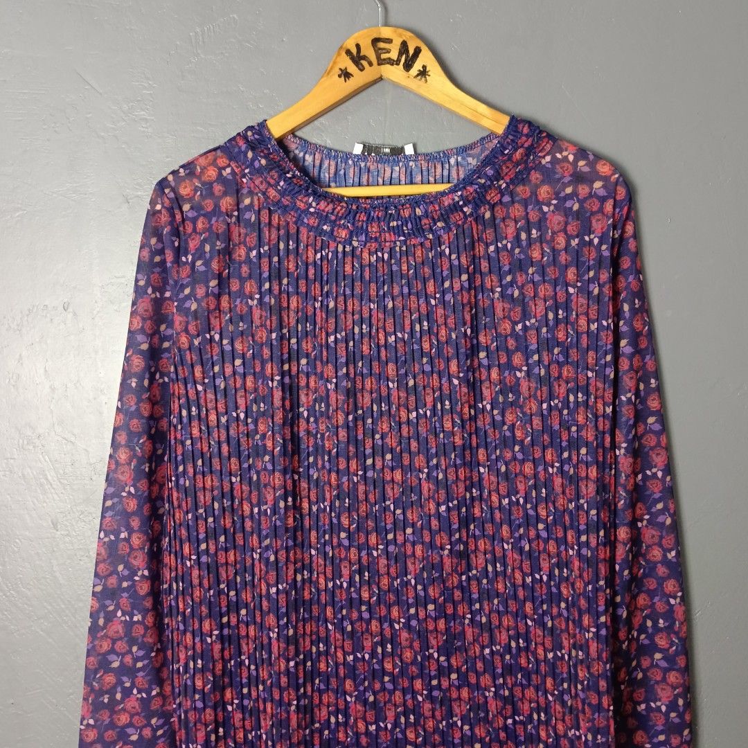 Women's - Sandro Paris (Category: Longsleeves) located in Bacolod City. Submitted by drop.ph (Listing ID 1462792524, Image 1). Description: Sandro Paris - Mock Neck Pleated Blouse Authentic *Oversized *Size S - 20.5x24.5 *Excellent *No Flaws *Price: 1,000php *Add SF if outside Bacolod City .