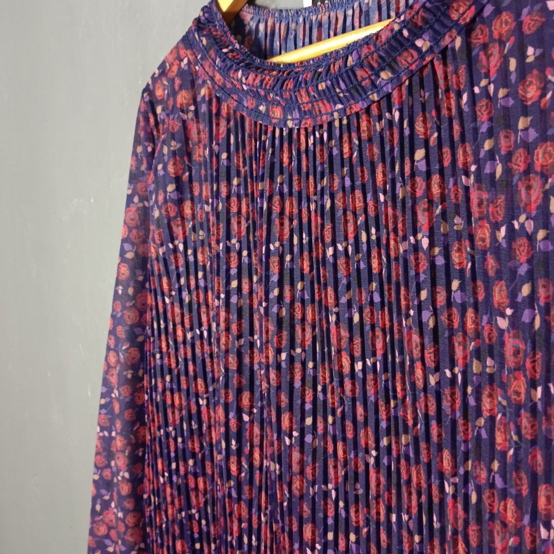 Women's - Sandro Paris (Category: Longsleeves) located in Bacolod City. Submitted by drop.ph (Listing ID 1462792524, Image 3). Description: Sandro Paris - Mock Neck Pleated Blouse Authentic *Oversized *Size S - 20.5x24.5 *Excellent *No Flaws *Price: 1,000php *Add SF if outside Bacolod City .