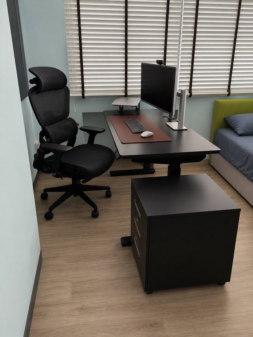 Working table (Category: Tables & Sets) located in Singapore. Submitted by greatbuygreat (Listing ID 1462739429, Image 1). Description: - black office table - Selling due to moving house.