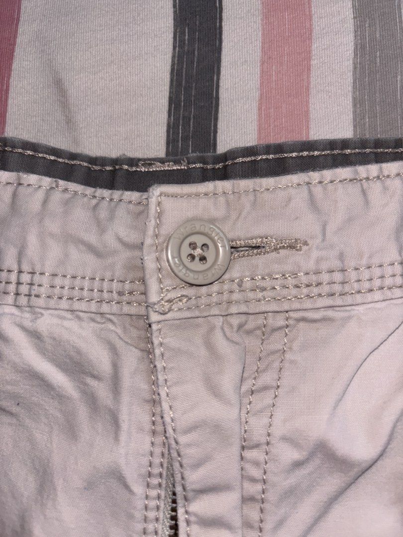 Wrangler Carpenter Jorts (Category: Shorts) located in Cabuyao City. Submitted by giothr1ft (Listing ID 1462804923, Image 3). Description: W: 38 L: 22 Condition: 10/10 Issue: Minor Paint Stain 📌Buyers will shoulder the shipping fee..