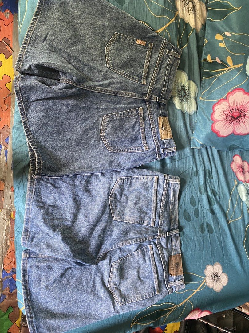Wrangler Denim Jeans (Category: Jeans) located in Bacolor. Submitted by paw_thrift (Listing ID 1462705857, Image 1). Description: - Classic blue denim jeans from Wrangler - Two pairs available, similar wash - Comfortable fit for everyday wear - Ready for a new home.