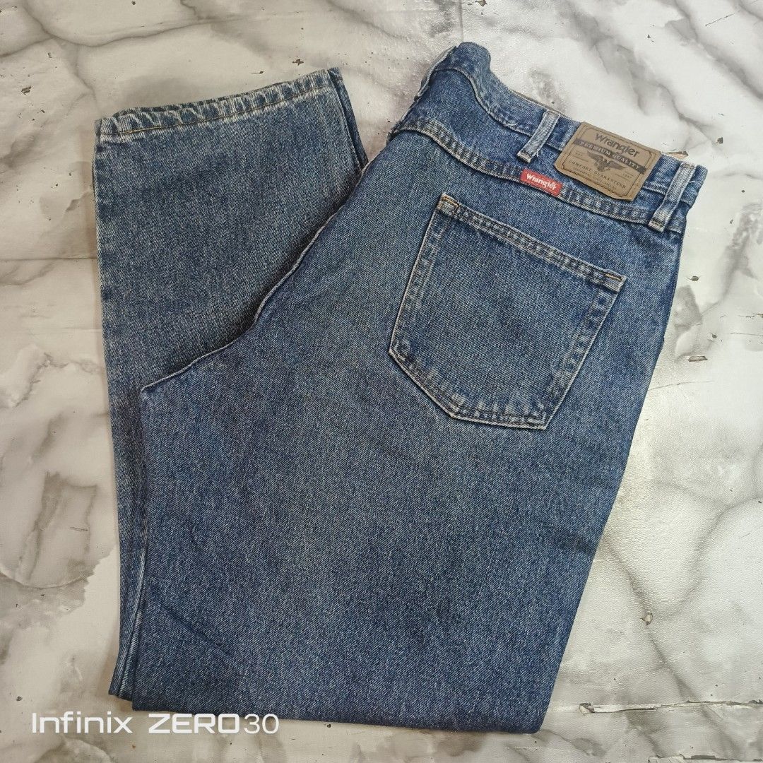 WRANGLER JEANS MEN 43 (Category: Jeans) located in Quezon City. Submitted by ahyaladyblue (Listing ID 1462778443, Image 2). Description: .