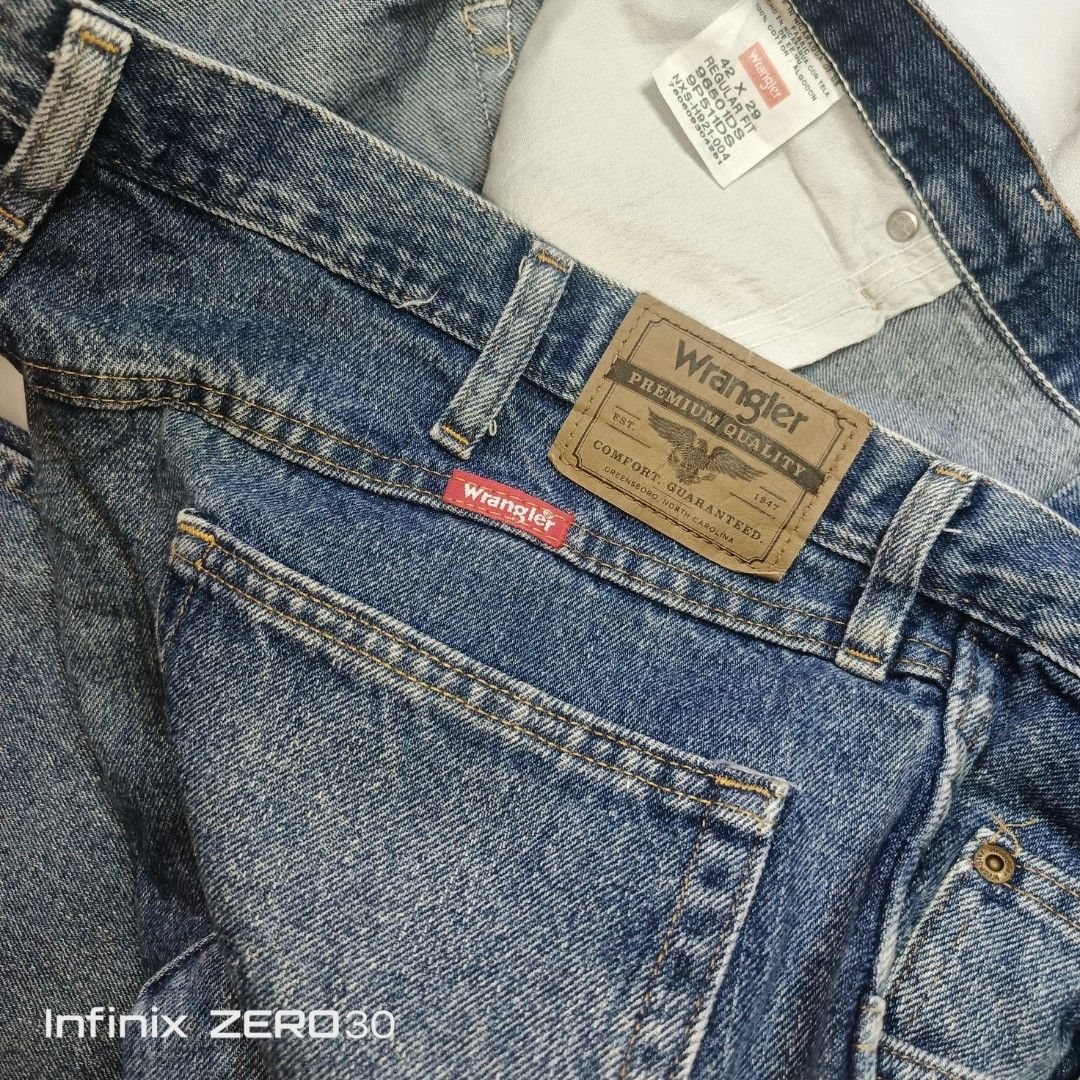 WRANGLER JEANS MEN 43 (Category: Jeans) located in Quezon City. Submitted by ahyaladyblue (Listing ID 1462778443, Image 3). Description: .