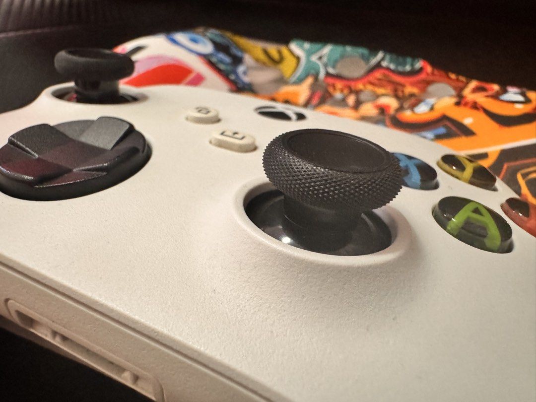 Xbox Series Controller (Category: Controllers) located in Quezon City. Submitted by helloandgoodbuy (Listing ID 1462762806, Image 3). Description: ✅ Tested in excellent working condition. ✅ White color. ✅ Free Silicon Case/Cover ✅ Free Charging Cable ✅ Bonus Original Xbox Battery ✅ Compatible with Xbox One and Xbox Series consoles. ✅ With Bluetooth functionality to connect for PC and mobile gaming. ✅ Meet up at Petron Atherton Fairview or SM Nova